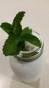 mint, mason jar hydroponics, mason jar herbs-2412575.jpg